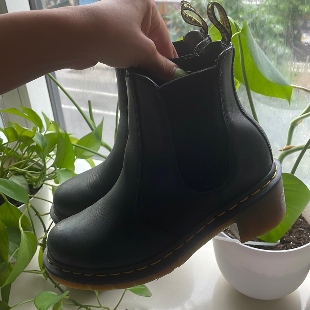 Dr. Marten’s Cadence Chelsea Boot sz 7